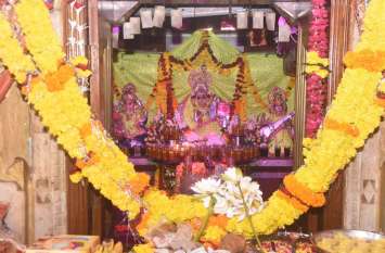 Mahalaxmi Temple Latest News VIDEO लक्ष्मीनारायण व महालक्ष्मी मंदिरों पर भजन संध्या, महाआरती के बाद बंटी प्रसादी, भजनों पर झूमे भक्त