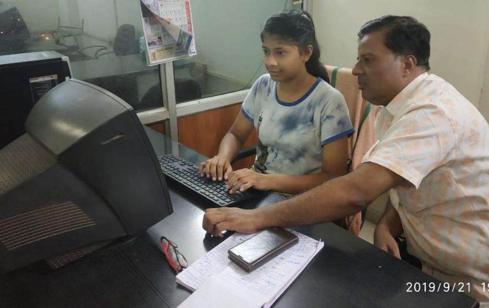 किसी ने चलाया मेडिकल स्टोर्स, तो किसी ने जांची सोने की शुद्धता