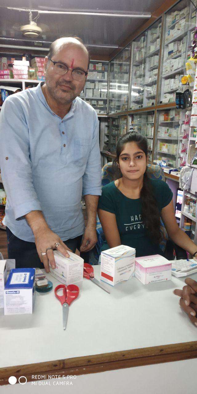 किसी ने चलाया मेडिकल स्टोर्स, तो किसी ने जांची सोने की शुद्धता