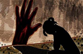 The minor victim gave the mother the information about sexual abuse, s नाबालिग पीडि़ता ने मां को दी थी यौन शोषण की जानकारी, वह चुप रही तो मामी को बताया