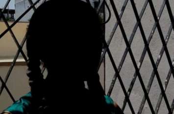 woman punished by panchayat for girl rape case बच्ची के दुष्कर्म के आरोप में पंचायत ने महिला को सुनाई ये सजा, पुलिस के पहुंचने पर हुआ ये...