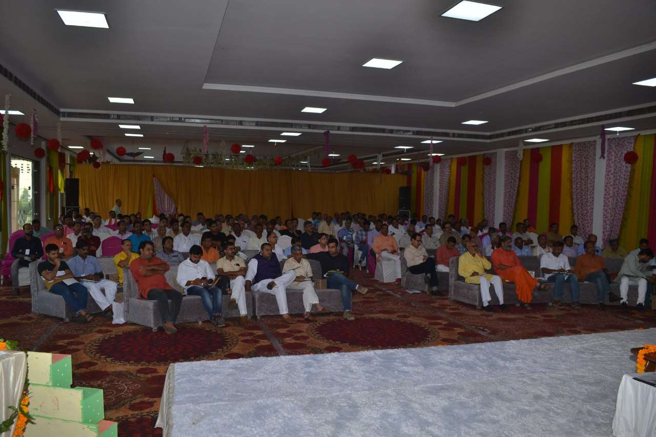 पेड़ लगाओ, पानी बचाओ व पॉलीथिन हटाने पर स्वयंसेवकों ने किया मंथन