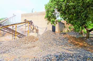 Crusher's dust in Sidhi becomes trouble for Bahri-Mayapur villagers सीधी में क्रशर की डस्ट बनी बहरी-मयापुर ग्रामीणों के लिए मुसीबत, मापदंडों का पालन नहीं कर रहे रसूखदार