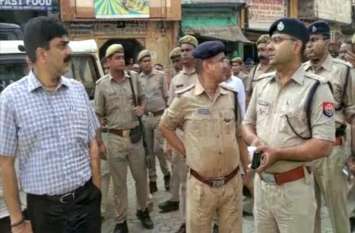 police raid in sp mla nahid hasan house in shamli इस मुस्लिम विधायक को तलाश करते हुए घर तक पहुंची पुलिस फोर्स तो मची अफरा-तफरी, देखें वीडियाे