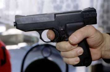 Woman shot dead at father's funeral पिता के श्राद्ध में शामिल होने आई महिला की गोली मारकर हत्या