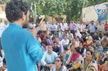 BDO abuses teachers in shravasti बीडीओ के बिगड़े बोल, भूले अपनी मर्यादा, शिक्षकों को कह दिया...