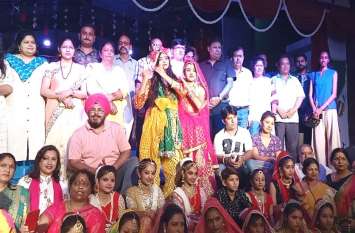 International Taj drama festival Started in Holy public school agra अंतरराष्ट्रीय ताज रंग महोत्सव का रंगारंग आगाज, 500 कलाकार आए, देखें वीडियो