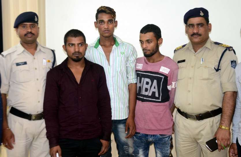 2 juveniles and 3 other arrested for vehicle theft वाहन चैकिंग में जिन्हें पुलिस छोड़ देती थी बच्चा समझकर, वही निकले चोरी के आरोपी