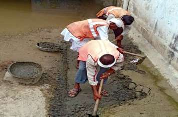 Water drainage done from underpass अण्डरपास से पानी की निकासी कराने पर ग्रामीणों में खुशी का माहौल