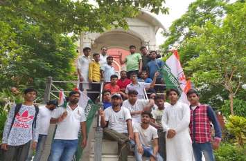 Youth Congress Protest Against Modi Yogi Government Policy Youth congress का मोदी- योगी सरकार पर हल्ला बोल, किया ये काम