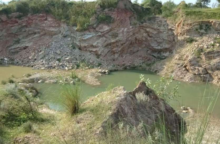 Blasting Mining : पहाड़ को किया चट, अब तलहटी भी नोंच रहे Blasting Mining : पहाड़ को किया चट, अब तलहटी भी नोंच रहे