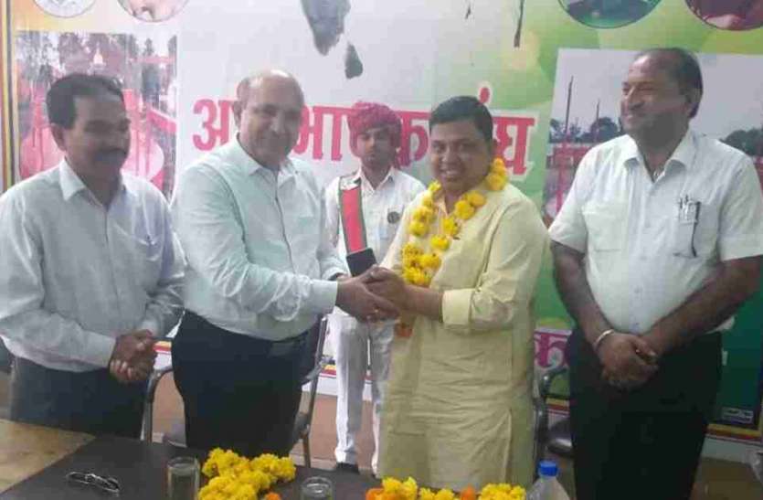 नए न्यायलय परिसर में हुए विवाद का मामला:जनप्रतिनिधि समस्या का समाधान निकालें: जिला न्यायाधीश नए न्यायलय परिसर में हुए विवाद का मामला: जनप्रतिनिधि समस्या का समाधान निकालें: जिला न्यायाधीश