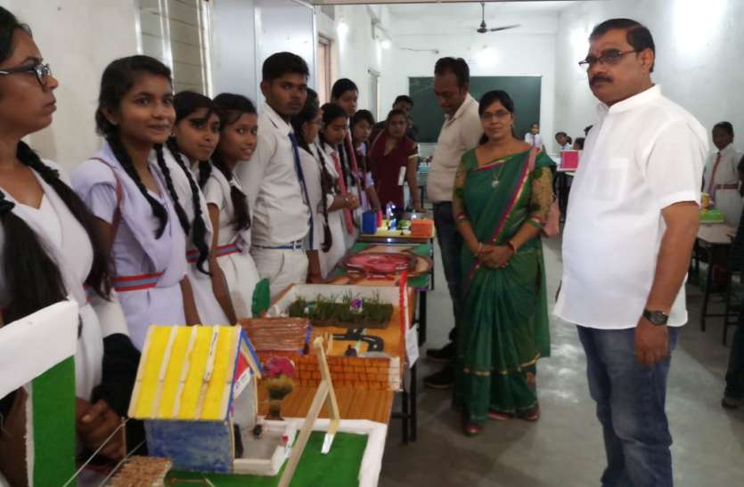 विज्ञान प्रदर्शनी के माध्यम से बच्चों ने अपने अंदर छिपी प्रतिभा का किया प्रदर्शन... विज्ञान प्रदर्शनी के माध्यम से बच्चों ने अपने अंदर छिपी प्रतिभा का किया प्रदर्शन...