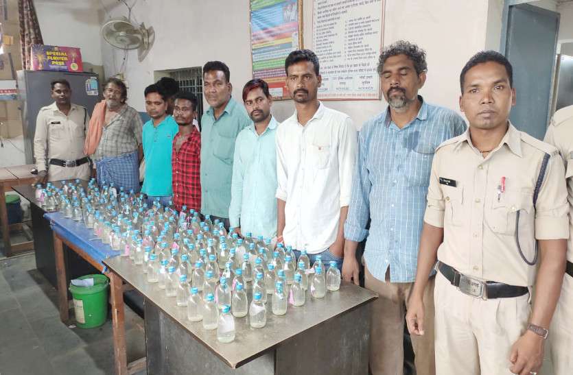 शराब कोचियों पर बरपा जूटमिल पुलिस का कहर, 149 पाव शराब जब्त शराब कोचियों पर बरपा जूटमिल पुलिस का कहर, 149 पाव शराब जब्त