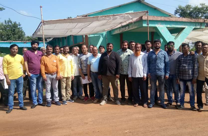 बांस नीलामी का मोटर ऑनर्स एसोसिएशन ने किया बहिष्कार बांस नीलामी का मोटर ऑनर्स एसोसिएशन ने किया बहिष्कार