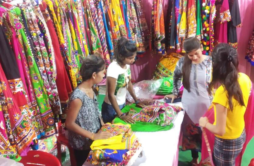 Preparations started on Garba नवरात्र में रहेगी गरबा की धूूम, गर्ल्स ने शुरू की तैयारी...