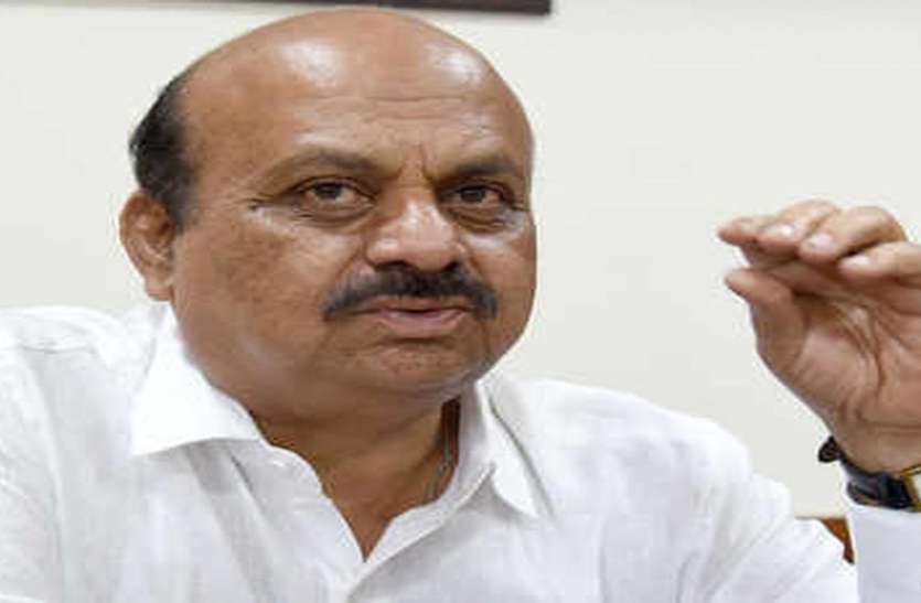 बोम्माई ने की सोनिया गांधी व देवेगौड़ा की आलोचना बोम्माई ने की सोनिया गांधी व देवेगौड़ा की आलोचना
