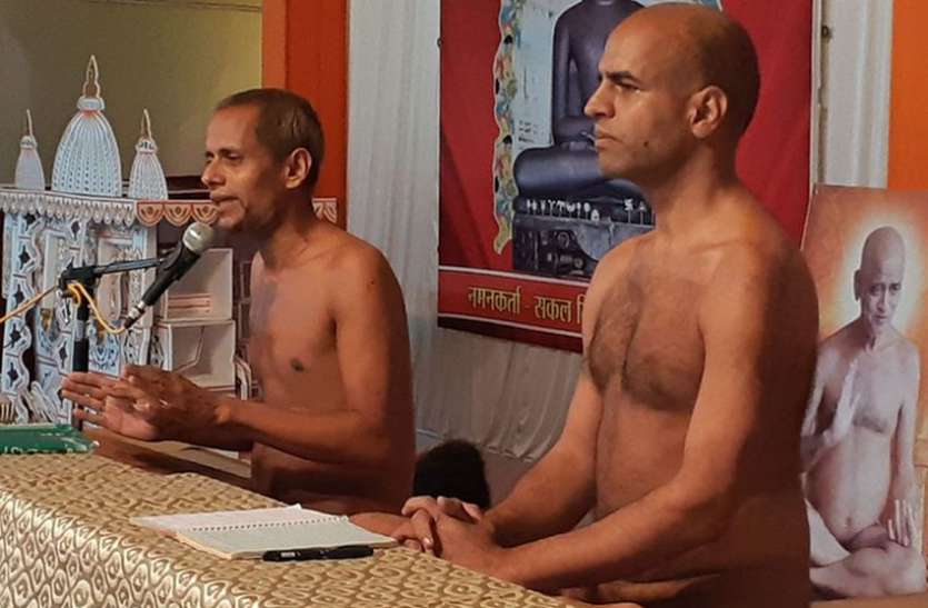 Religious meeting : muni achal saagar : muni vimal saagar : aacharya v Religious meeting : हिंसा को मिटाने के लिए अहिंसा का प्रचार जरूरी