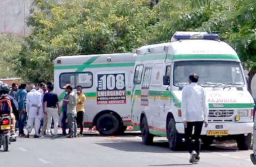 देर रात से थमे एंबुलेंस के पहिये, मरीजों को हो रही परेशानी, हड़ताल से मचा हड़कंप देर रात से थमे एंबुलेंस के पहिये, मरीजों को हो रही परेशानी, हड़ताल से मचा हड़कंप
