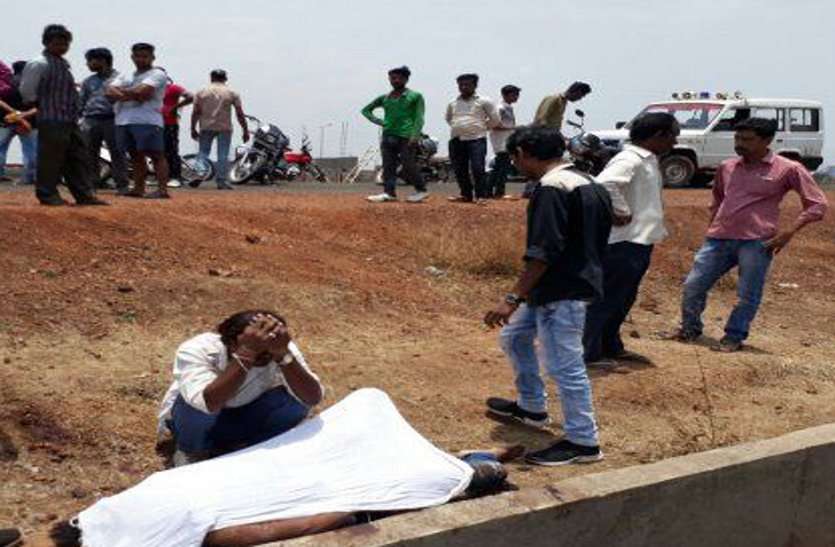 शराब के नशे में हुआ विवाद तो जिगरी दोस्त को उतार दिया मौत के घाट, पुलिस को गुमराह करने लाश को भी नहीं बख्शा... शराब के नशे में हुआ विवाद तो जिगरी दोस्त को उतार दिया मौत के घाट, पुलिस को गुमराह करने लाश को भी नहीं बख्शा...