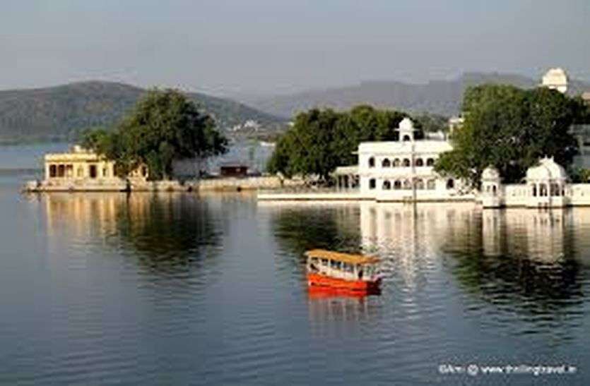 रेलवे की सौगात: बीकानेर से रसगुल्ला पैक कराएं और उदयपुर की पिछोला झील की पाल पर खाएं रेलवे की सौगात: बीकानेर से रसगुल्ला पैक कराएं और उदयपुर की पिछोला झील की पाल पर खाएं