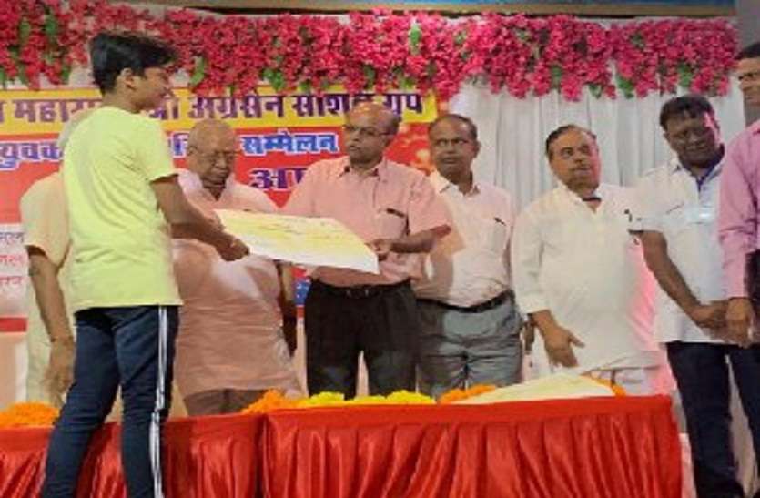 अग्रवाल प्रतिभा सम्मान समारोह: प्रतिभाएं समाज की धरोहर होती है- विचित्र अग्रवाल समाज का प्रतिभाओं को तोहफा..लुटा दिए चांदी के सिक्के...विचित्र बोले प्रतिभाएं समाज की धरोहर