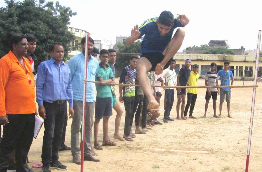 जिला स्तरीय एथलेटिक्स प्रतियोगिता में खिलाडियों ने दिखया दमखम जिला स्तरीय एथलेटिक्स प्रतियोगिता में खिलाडियों ने दिखया दमखम