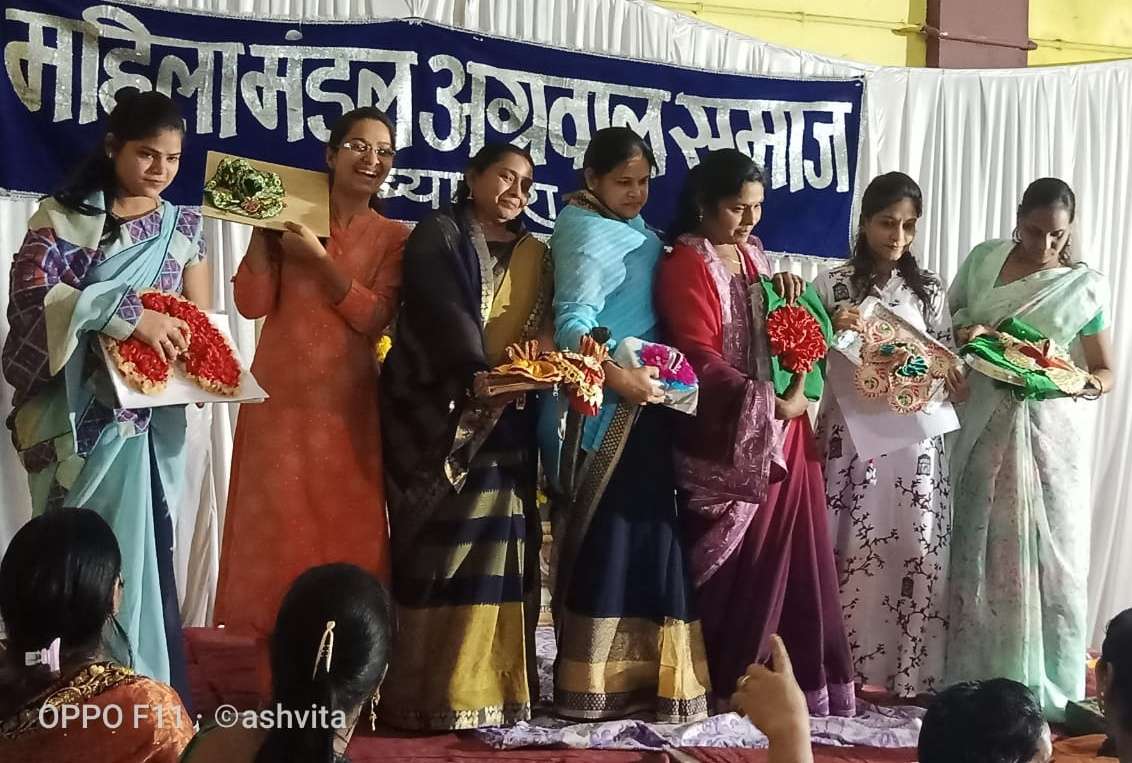 जब युवतियों ने कुछ ही देर में बना दीं लड्डू गोपाल की पोषाक, पल भर में बना दिए लक्ष्मीजी के स्कैच, फिर हुआ यूं... जाने पूरा मामला