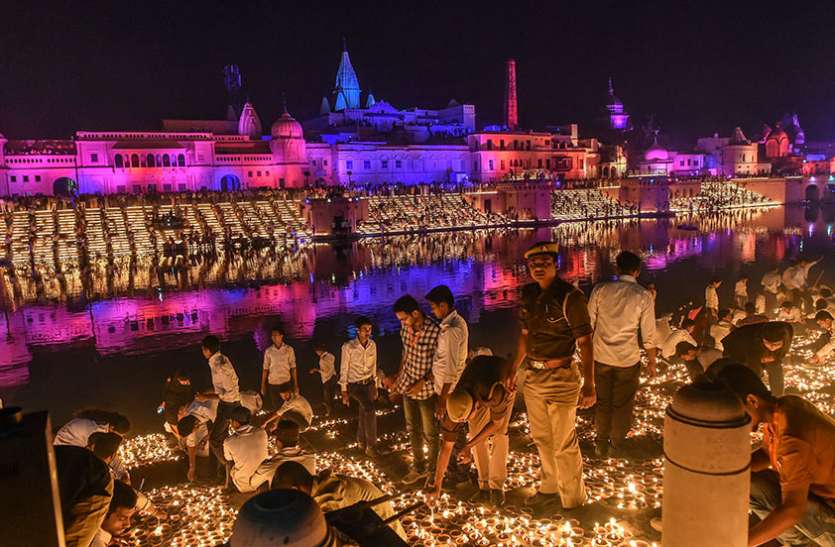 Preparation for Deepotsav 2019 is being done in Ayodhya Deepotsav 2019 : 03 लाख 21 हजार दीपों से जगमगाएगी अयोध्या की दीवाली दो दिन पहले से शुरू हो जायेंगे कार्यक्रम