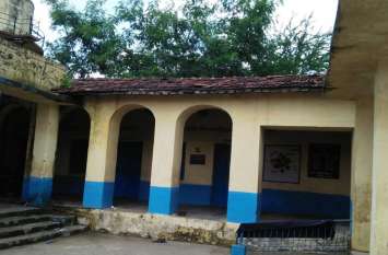 Studied two generations, school did not change दो-दो पीढिय़ां पढ़ ली, नहीं बदले स्कूलों के हालात