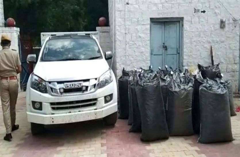 आहोर. नोसरा थाना क्षेत्र के अंतर्गत पुलिस ने रविवार देर रात को कार्रवाई करते हुए 485 किलो डोडा जब्त किया, हालांकि आरोपी मौके का फायदा उठाकर फरार हो गया। नोसरा पुलिस की कार्रवाई 485 किलो डोडा बरामद, आरोपी फरार