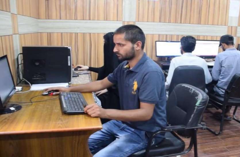 jammu kashmir जम्मू-कश्मीर: सरकार ने युवाओं के लिए खोला इंटरनेट फैसिलिटी सेंटर, कई दिनों से बंद हैं इंटरनेट सेवाएं