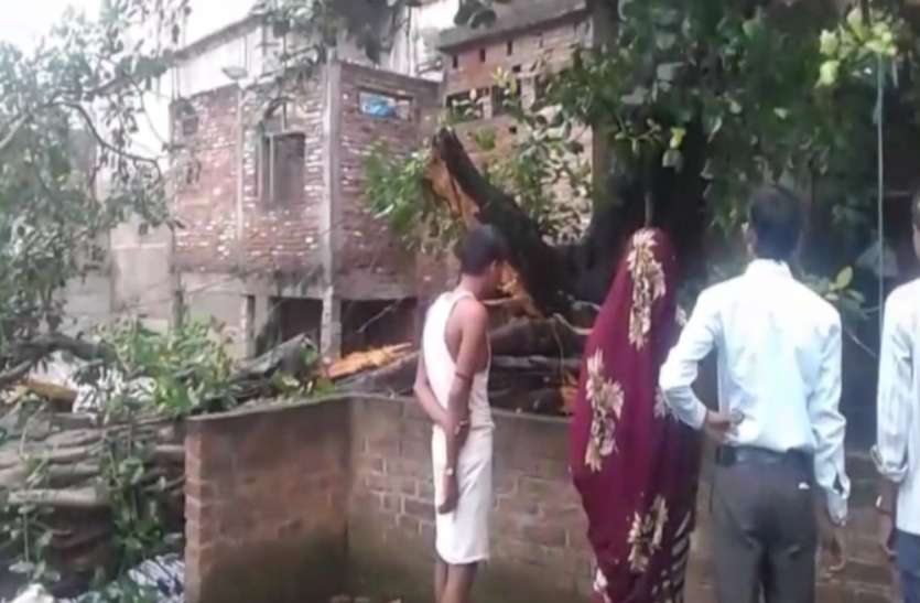 मौत के मुंह में जाने से बाल-बाल बचे 60 लोग, हादसा देखकर आप भी दातों तले दबा लेंगे उंगली, देखें वीडियो मौत के मुंह में जाने से बाल-बाल बचे 60 लोग, हादसा देखकर आप भी दातों तले दबा लेंगे उंगली, देखें वीडियो