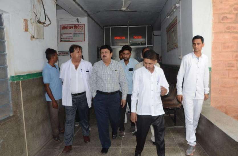 मंडोर सैटेलाइट अस्पताल का निरीक्षण करने आए प्राचार्य को मिली उलाहना मंडोर सैटेलाइट अस्पताल का निरीक्षण करने आए प्राचार्य को मिली उलाहना