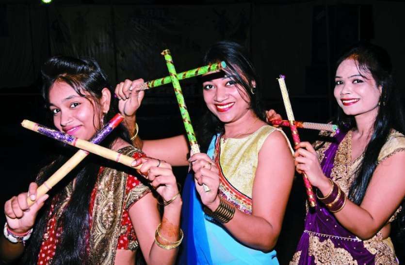 Dandiya Festival 2019 : कल से शुरू होगा पत्रिका डांडिया प्रशिक्षण शिविर, पंजीयन को आतुर शहर का यूथ Dandiya Festival 2019 : कल से शुरू होगा पत्रिका डांडिया प्रशिक्षण शिविर, पंजीयन को आतुर शहर का यूथ