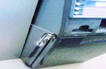 Attempt to rob cash from ATM एटीएम से नकदी लूटने का प्रयास