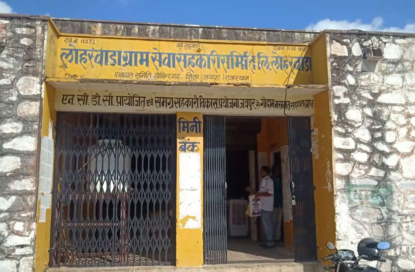 किसानों के खातों पर जिम्मेदारों का ‘डाका’ किसानों के खातों पर जिम्मेदारों का ‘डाका’