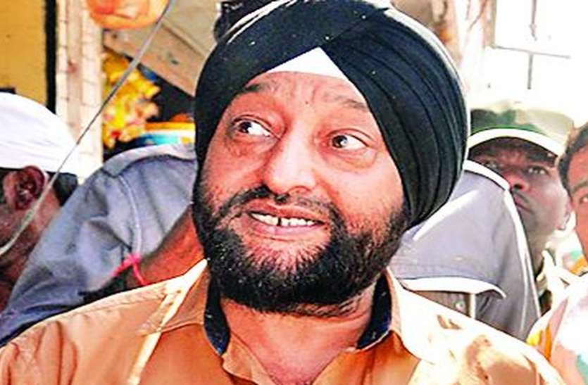 HoneyTrap Breaking : हरभजन ने किया 'गंदा' काम, सरकार ने किया सस्पेंड HoneyTrap Breaking : हरभजन ने किया 'गंदा' काम, सरकार ने किया सस्पेंड