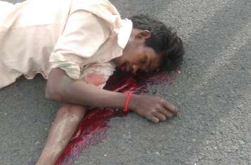 Motocyclist died after hitting a truck accident : ट्रक की टक्कर से बाइक सवार की मौत