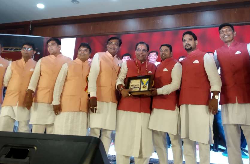 चुनौतियों के लिए तैयार रहें युवा चुनौतियों के लिए तैयार रहें युवा