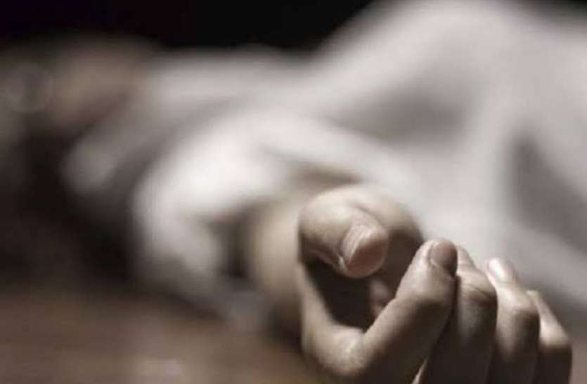योगी पुलिस - दुष्कर्म के बाद न्याय के लिए चक्कर लगा रहे थे पीड़ित परिवारीजन, दुष्कर्म पीड़िता की हत्या से मचा कोहराम UP POLICE - दुष्कर्म के बाद न्याय के लिए चक्कर लगा रहे थे पीड़ित परिवारीजन, दुष्कर्म पीड़िता की हत्या से मचा कोहराम