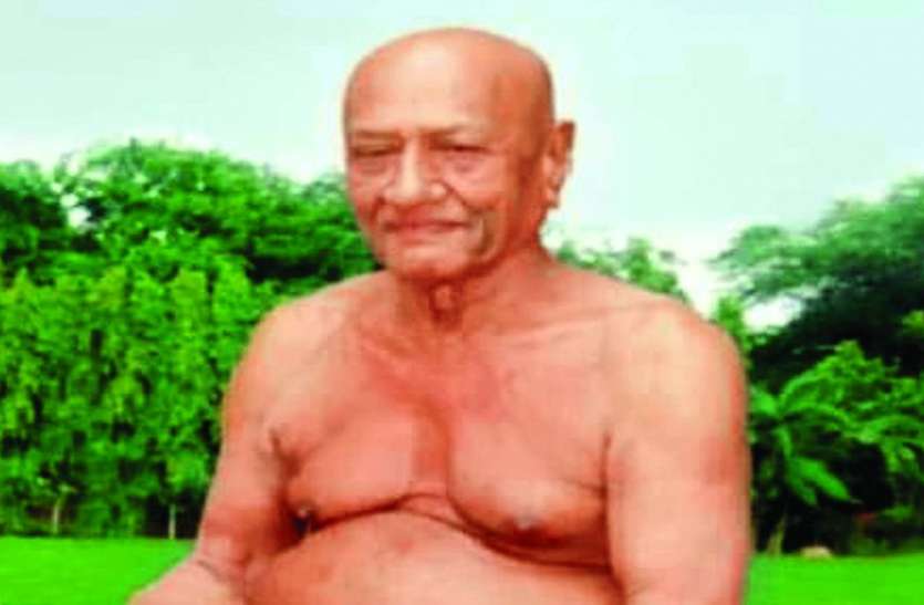 VIDEO : आचार्यश्री विद्यानंदजी के लिए विनयांजलि सभा, शनिवार रात को हुआ था समाधि मरण VIDEO : आचार्यश्री विद्यानंदजी के लिए विनयांजलि सभा, शनिवार रात को हुआ था समाधि मरण