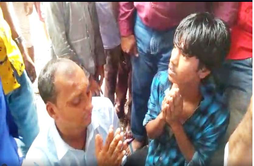 kidnapping attempt of teenager girls in kolaras VIDEO: स्कूल जा रही छात्राओं को बिठाया गाड़ी पर, चिल्लाईं तो लोगों ने बचाया, आरोपी पकड़े