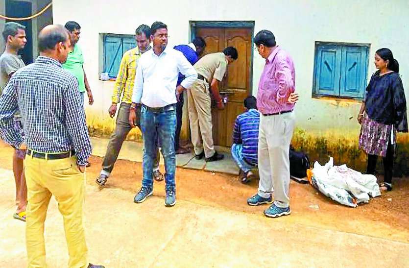पहली कार्रवाई से बचकर खुद को डॉक्टर बताते हुए, नर्सिंग होम में कर रहा था मरीजों का इलाज, जब खुलासा हुआ तो पहली कार्रवाई से बचकर खुद को डॉक्टर बताते हुए, नर्सिंग होम में कर रहा था मरीजों का इलाज, जब खुलासा हुआ तो