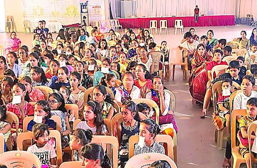 बच्चों को बताए मोबाइल के दुष्प्रभाव बच्चों को बताए मोबाइल के दुष्प्रभाव