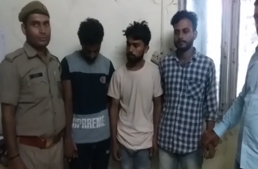 lootre.png इंटरमीडिएट व ग्रेजुएट की पढ़ाई कर रहा यह गिरोह लूट के बाद खरीदता था कपड़े, लेडिज ड्रेस भी मिली