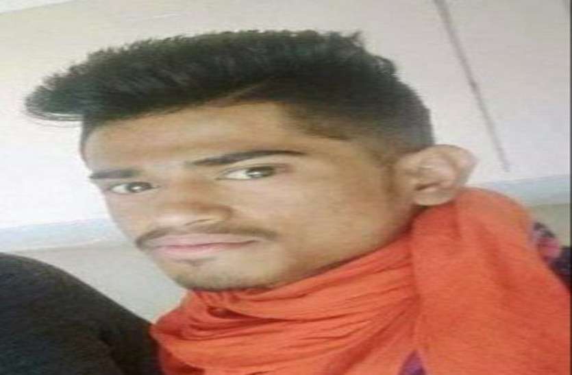जेल से छूटते ही ऑटो ड्राइवर से लेना चाहता था बदला, बीच सड़क पर चाकू मारकर की हत्या, CCTV में कैद हुई पूरी वारदात