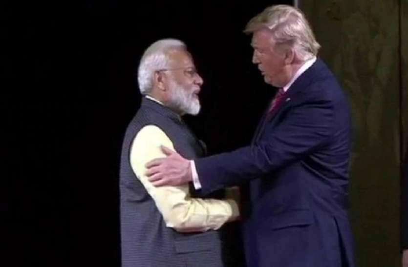 modi_trumpppp.jpg Howdy Modi: ट्रंप के सामने मोदी का इमरान पर प्रहार, कहा-आतंकवाद पर हमारा पड़ोसी करता है इधर-उधर की बात