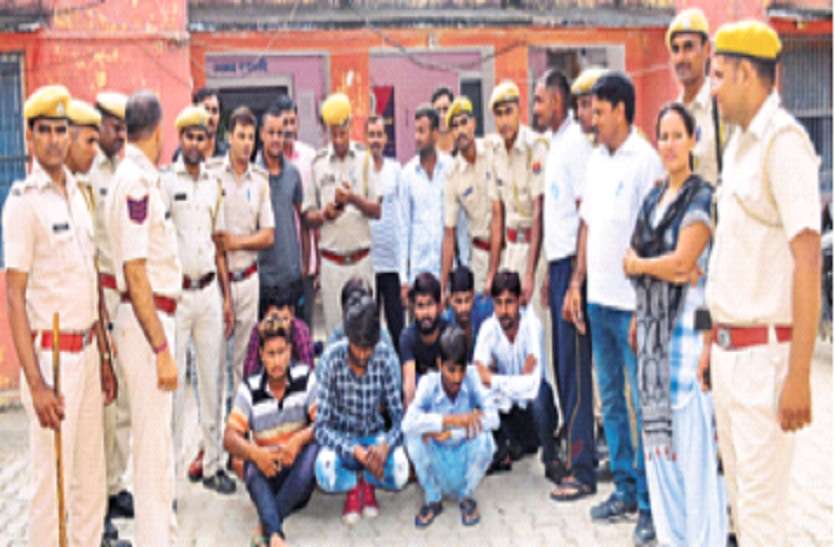 सवाईमाधोपुर की बाबा गैंग के आठ सदस्य देई पुलिस ने पकड़े सवाईमाधोपुर की बाबा गैंग के आठ सदस्य देई पुलिस ने पकड़े