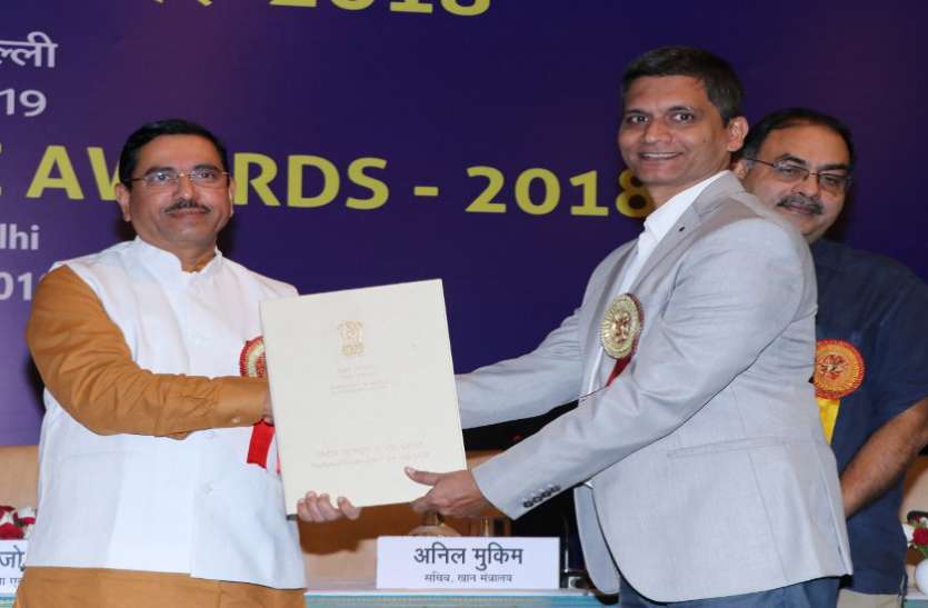 Ahmedabad News: आईआईटी के प्रो.विक्रांत जैन को मिला नेशनल जियो साइंस अवार्ड Ahmedabad News: आईआईटी गांधीनगर के प्रो.विक्रांत जैन को मिला नेशनल जियो साइंस अवार्ड
